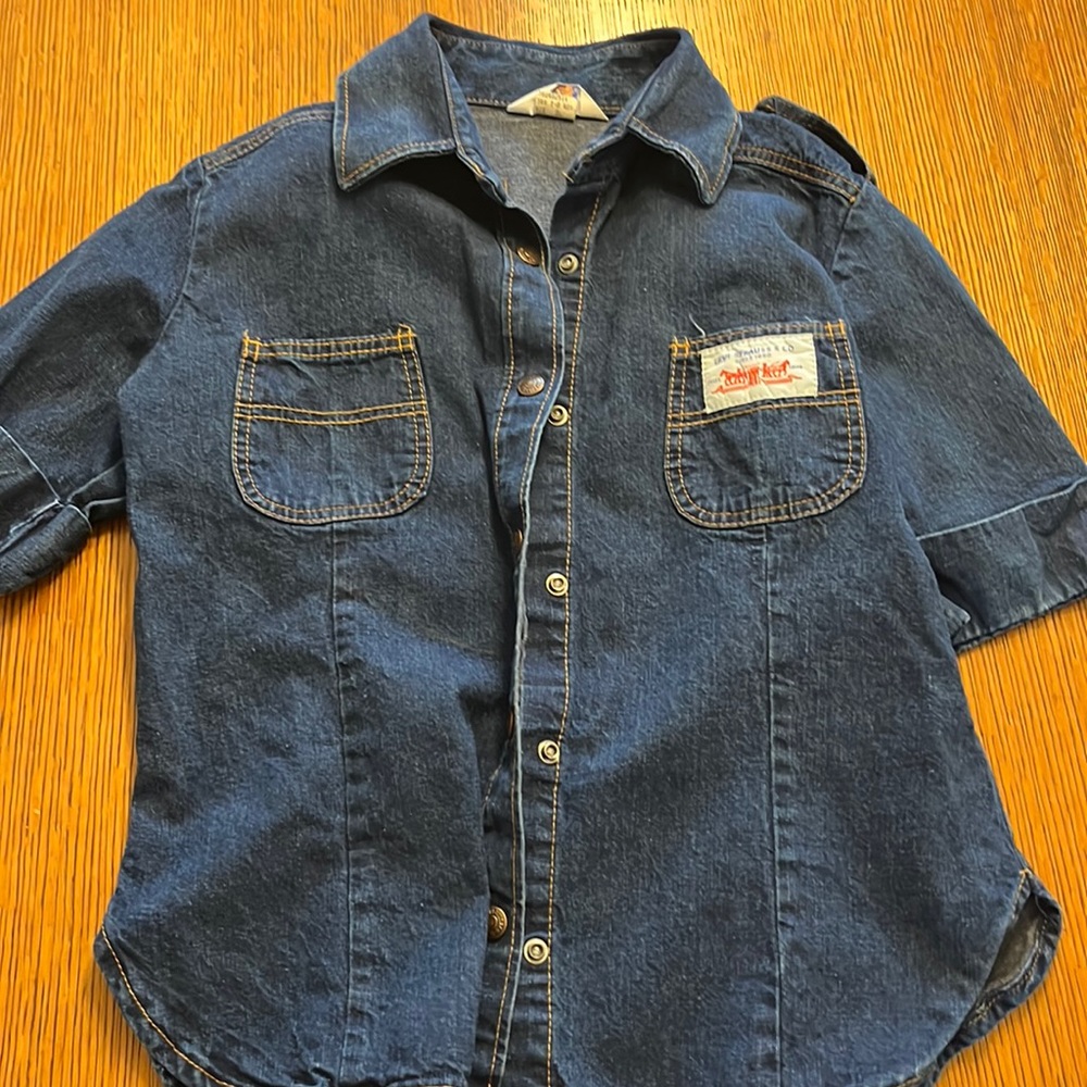 Vintage orange tab Levi’s short sleeve button up shirt from 70s